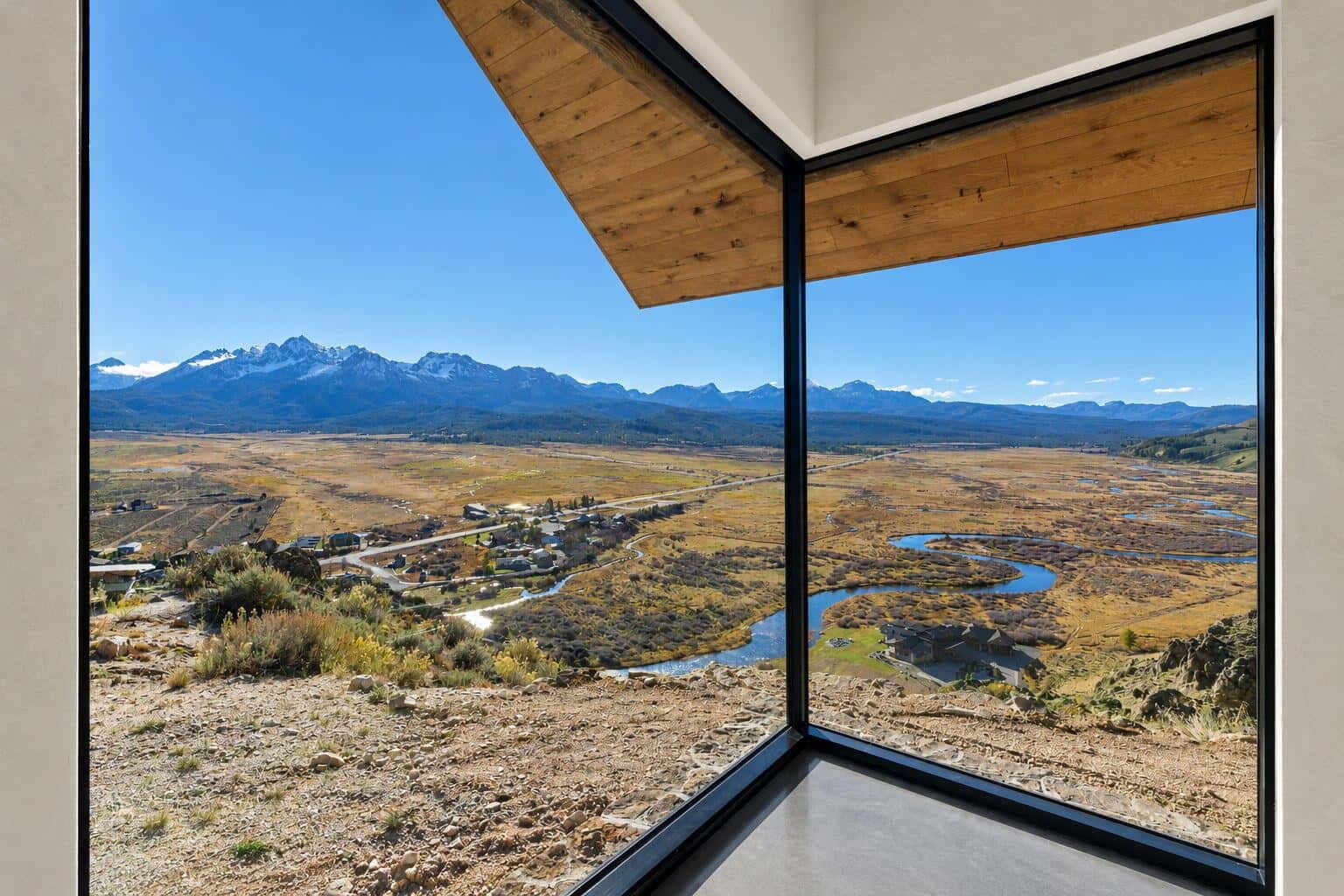 325 Sawtooth Ridge Rd — photo 1