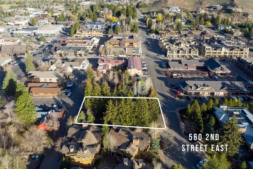 560 E 2nd St — overview photo