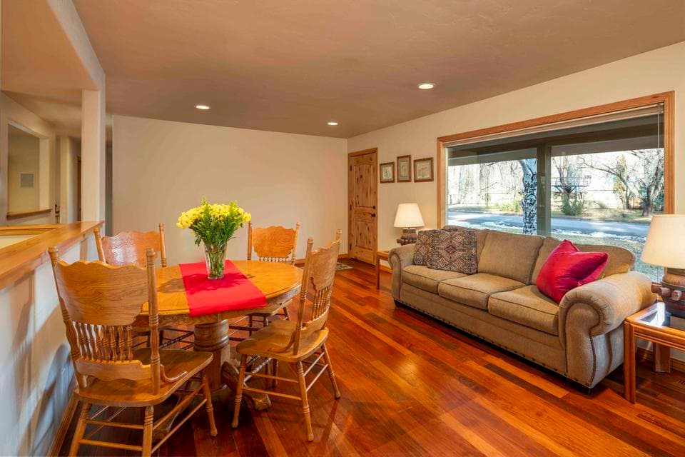 609 S 4th Ave — overview photo