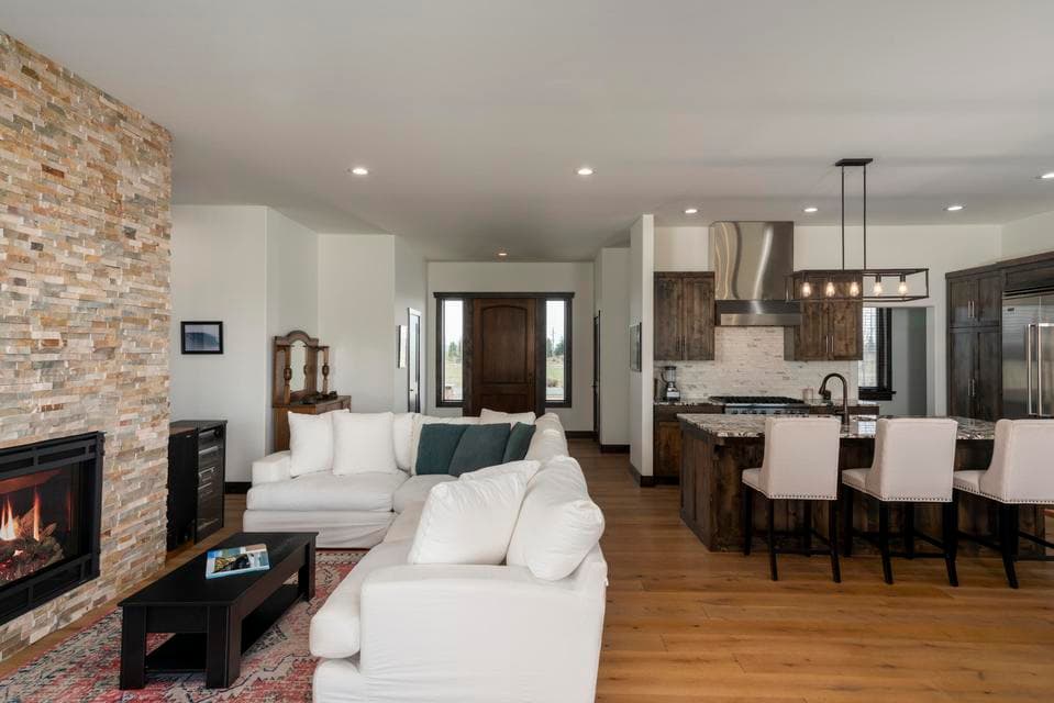 10 Cooper Dr — overview photo