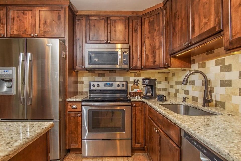 340 W River St 140 photo 4
