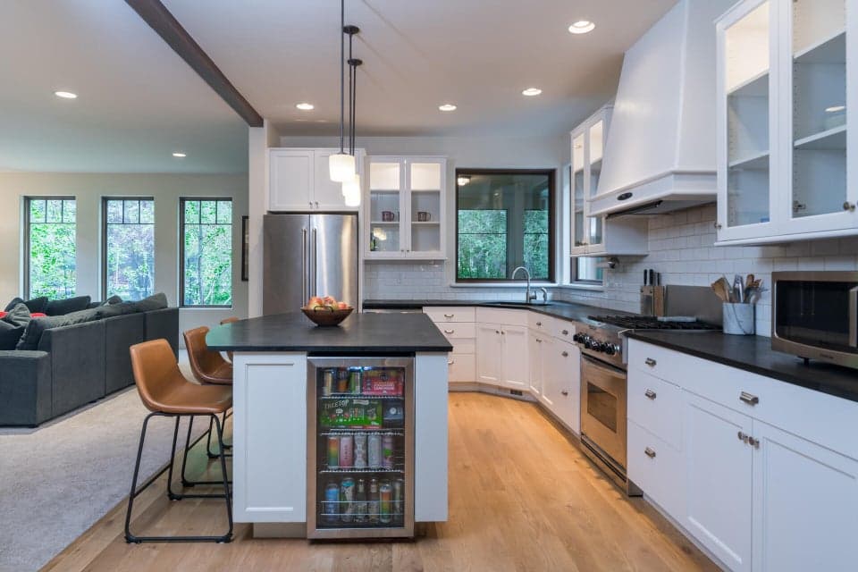 1051 Triumph Dr — Kitchen