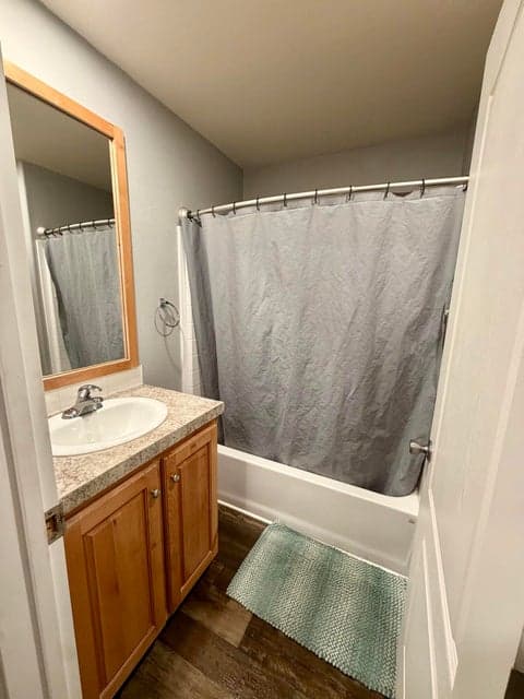 97 Meadows Dr 97 — Bathroom