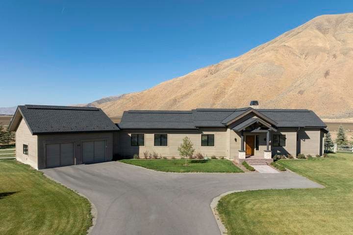 10 Cooper Dr