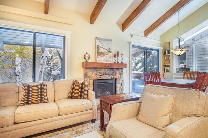 340 W River St 140